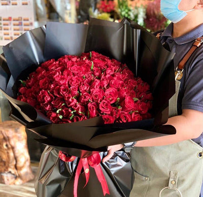 100 Red Roses Bouquet